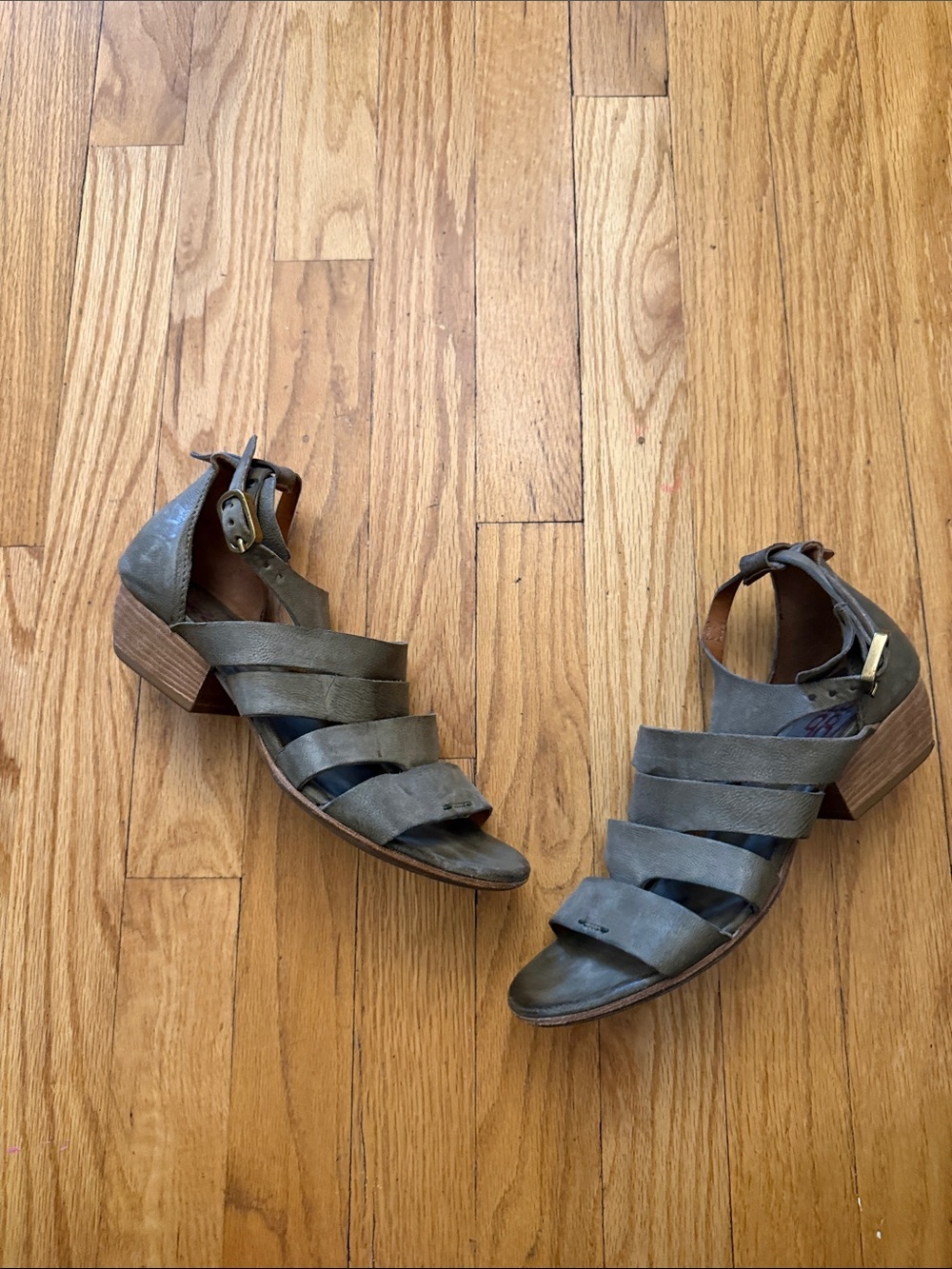 AS 98 sz 37 US 6.5 Gladiator Strappyβ Block Heel Sandals in Olive green Gray